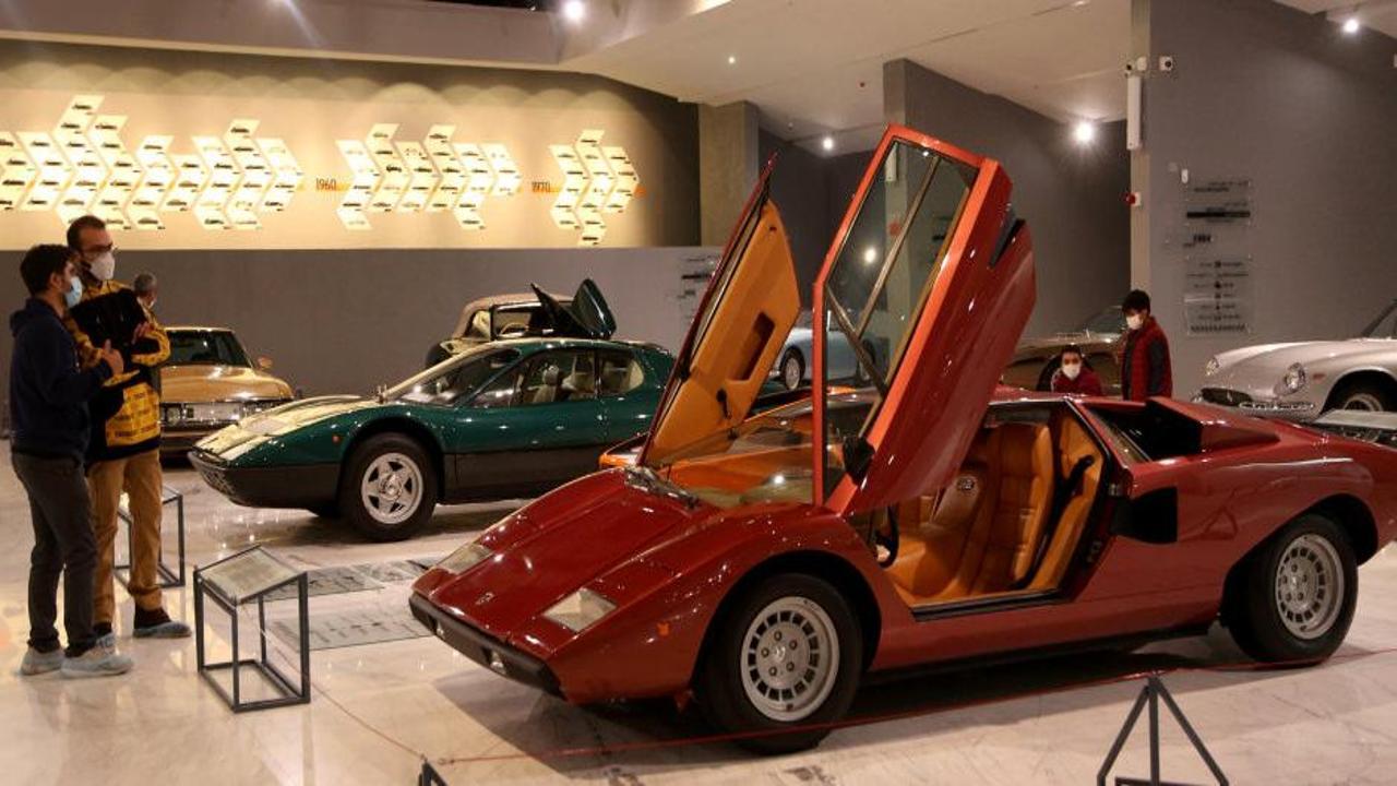 Harika bir müze: Rolls Royce'dan Cadillac'a İran şahlarının araçları