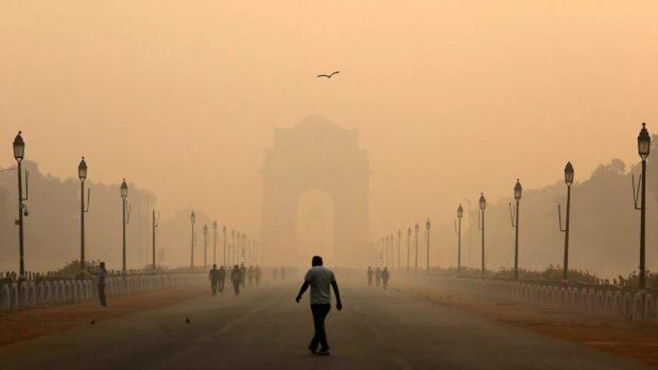 Hindistan'ın başkenti Yeni Delhi'de hava kirliliği nedeniyle eğitime ara verildi