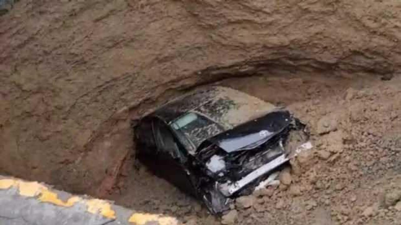 Japonya’da otoyol çöktü, araç oluşan dev çukura düştü: 3 yaralı
