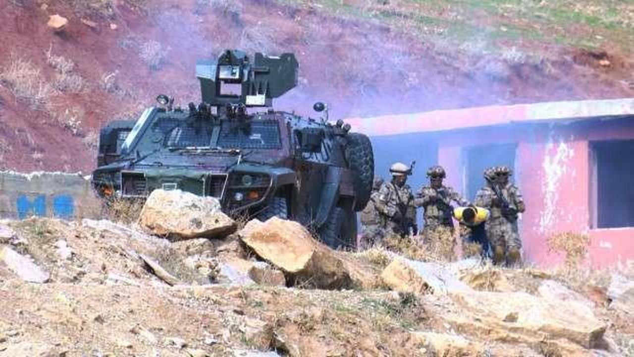 Tatbikatı ger&ccedil;eğini aratmadı! İşte &ouml;zel harekat polisleri
