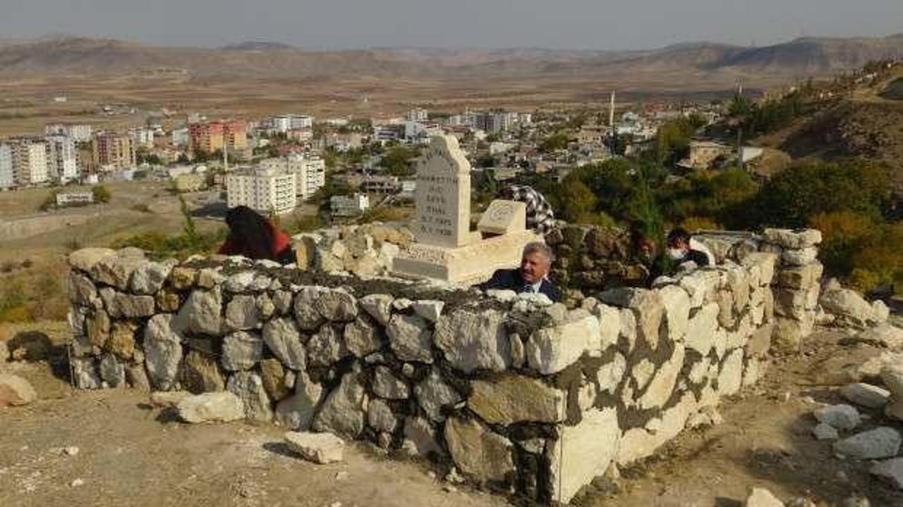 Batman&rsquo;da tepedeki k&uuml;&ccedil;&uuml;k mezarın y&uuml;rek burkan hikayesi