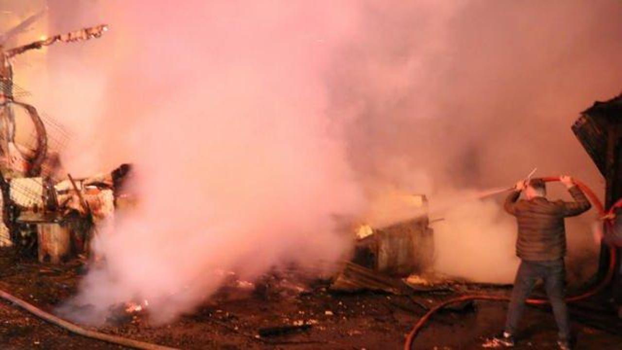 Bolu&rsquo;da 2 katlı ahşap ev yanarak k&uuml;le d&ouml;nd&uuml;