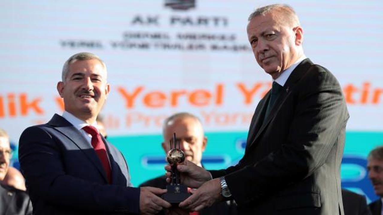Cumhurbaşkanı Recep Tayyip Erdoğan’dan Yeşilyurt Belediye Başkanı Mehmet Çınar’a Ödül