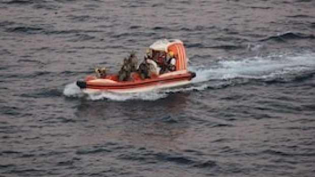 ABD Donanması, Umman Körfezi’nde 2 İranlı balıkçıyı kurtardı