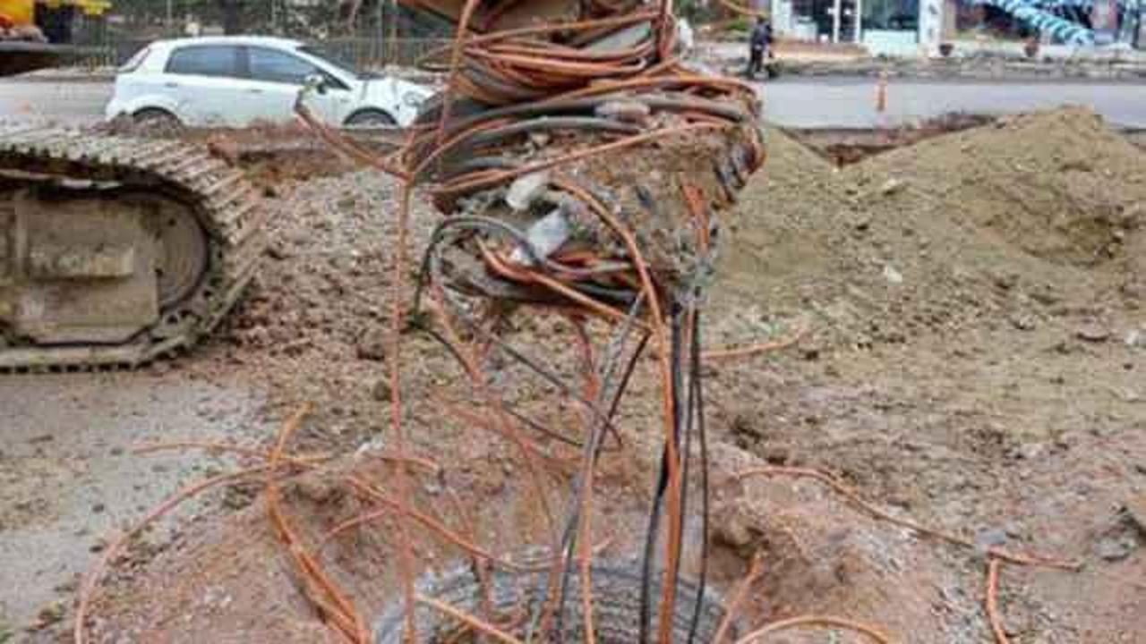 Ankara Büyükşehir Belediyesi TRT'nin fiber kablolarını kesti