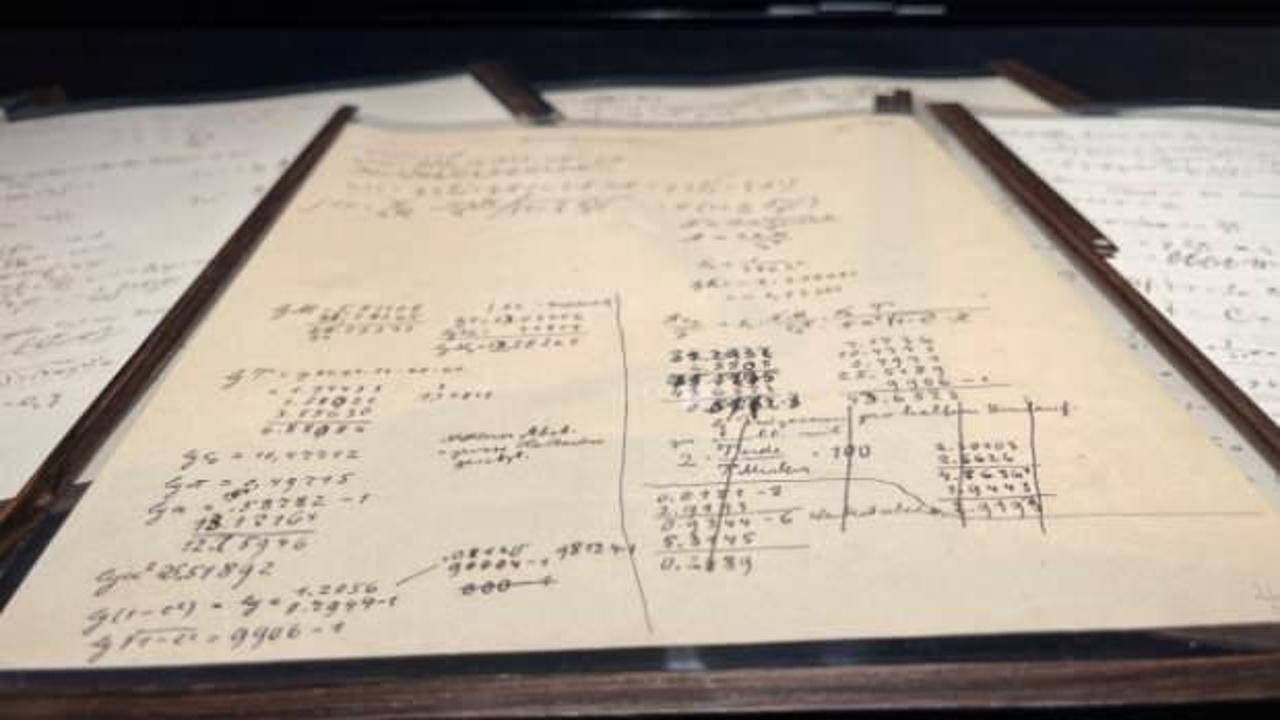 Einstein'in el yazması eserlerine 11,7 milyon euro!
