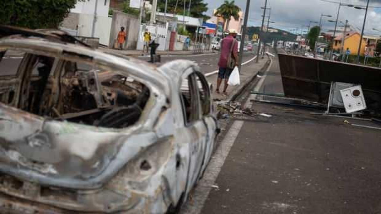 Fransa'nın Martinique Adası'nda sokağa çıkma yasağı ilan edildi