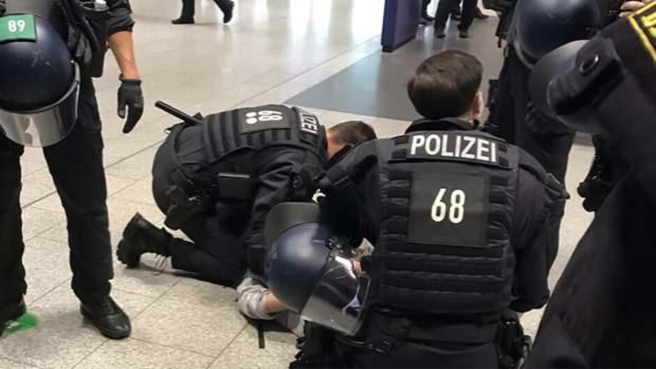 Irkçı Alman polislerinin yazışmaları ortaya çıktı: Dün bir Türk'ü tekmeledim