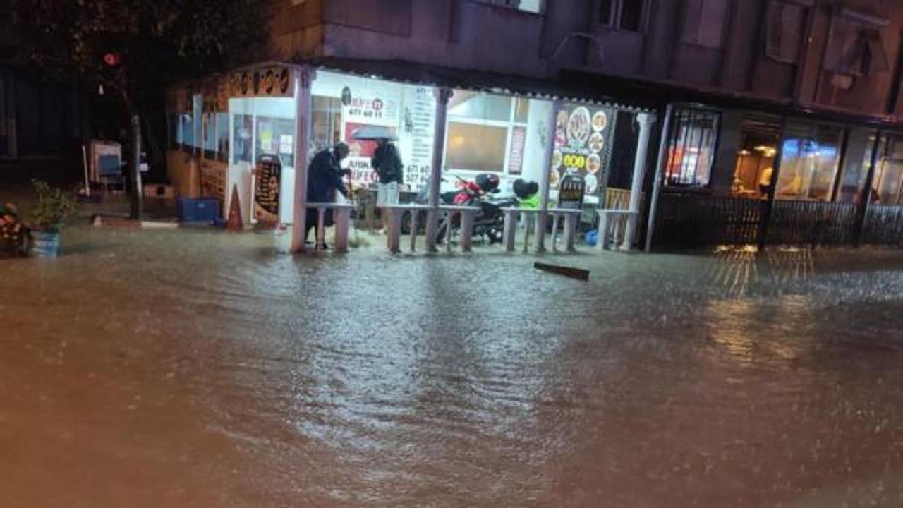 İzmir’i yağmur ve fırtına vurdu