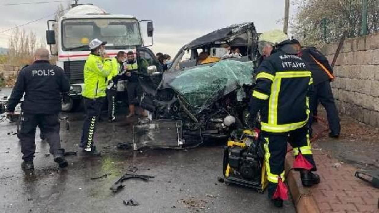 Kayseri'de beton mikseri ile minibüs çarpıştı: 1 ölü