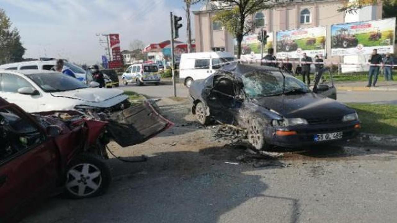 Kırmızı ışıkta geçen otomobil, iki araca çarptı; 1 ölü, 3 yaralı