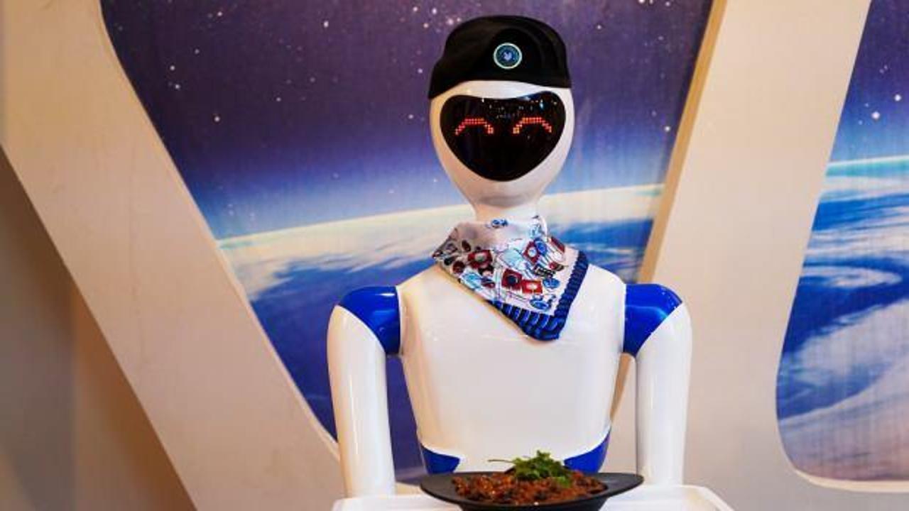 Musul'da robot garsonlar işbaşı yaptı