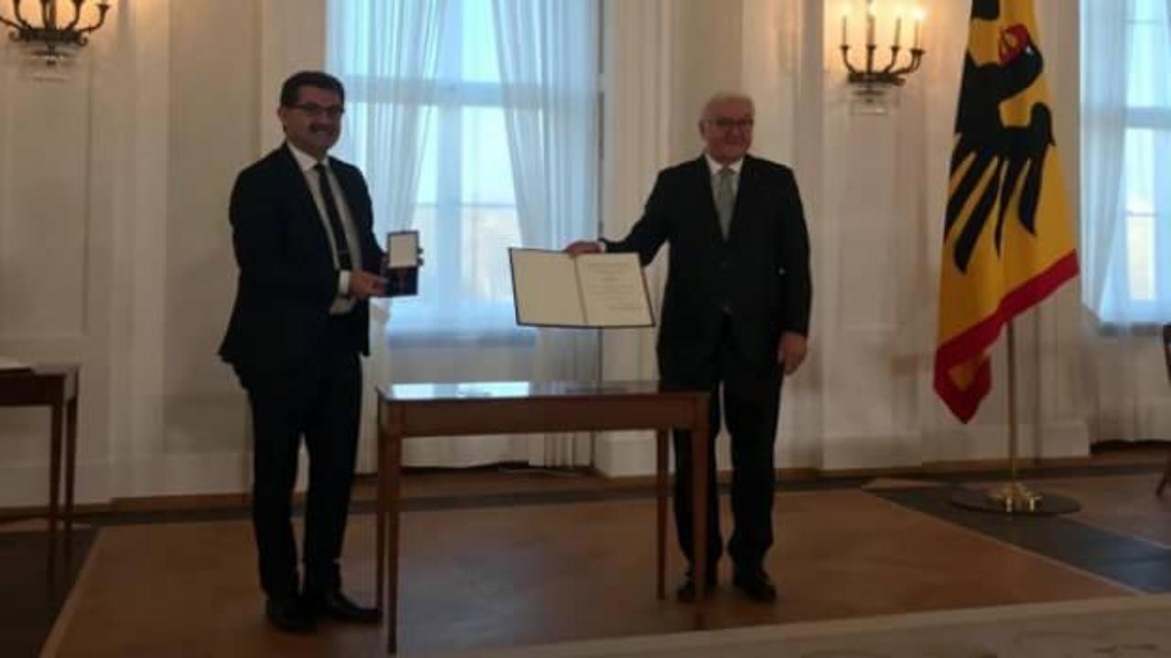 Almanya Cumhurbaşkanı Steinmeier üç Türk'e liyakat nişanı verdi