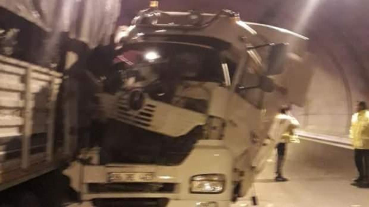 Aydın-İzmir Otoyolu'nda 3 ayrı noktada 6 araçlı kaza: 2 yaralı