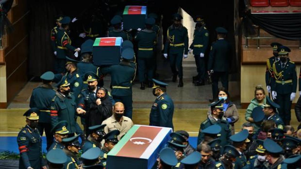 Azerbaycan'da helikopter kazasında şehit olan askerler i&ccedil;in t&ouml;ren d&uuml;zenlendi