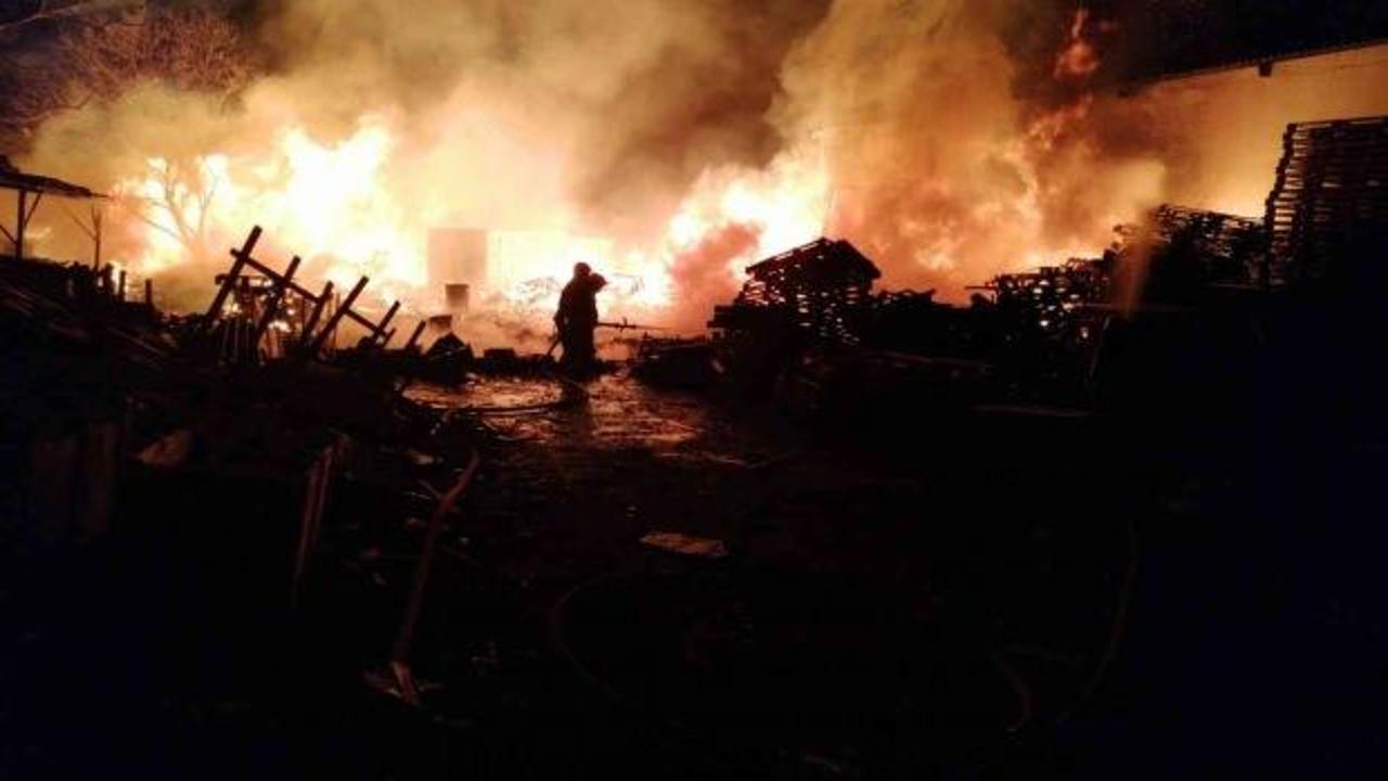 Bursa'da geri d&ouml;n&uuml;ş&uuml;m fabrikasında &ccedil;ıkan yangın s&ouml;nd&uuml;r&uuml;ld&uuml;