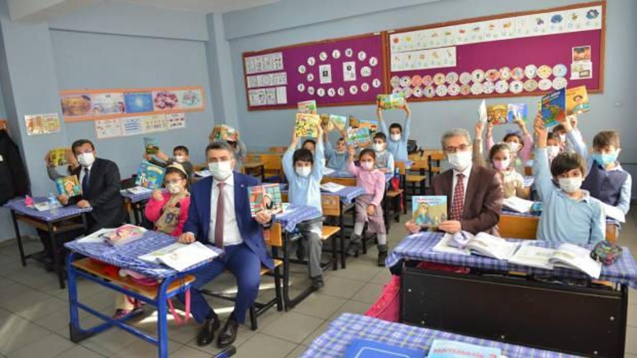 Bursa'da Türk büyüklerinin hayatı çocuklara kitap ağaçlarıyla okutulacak