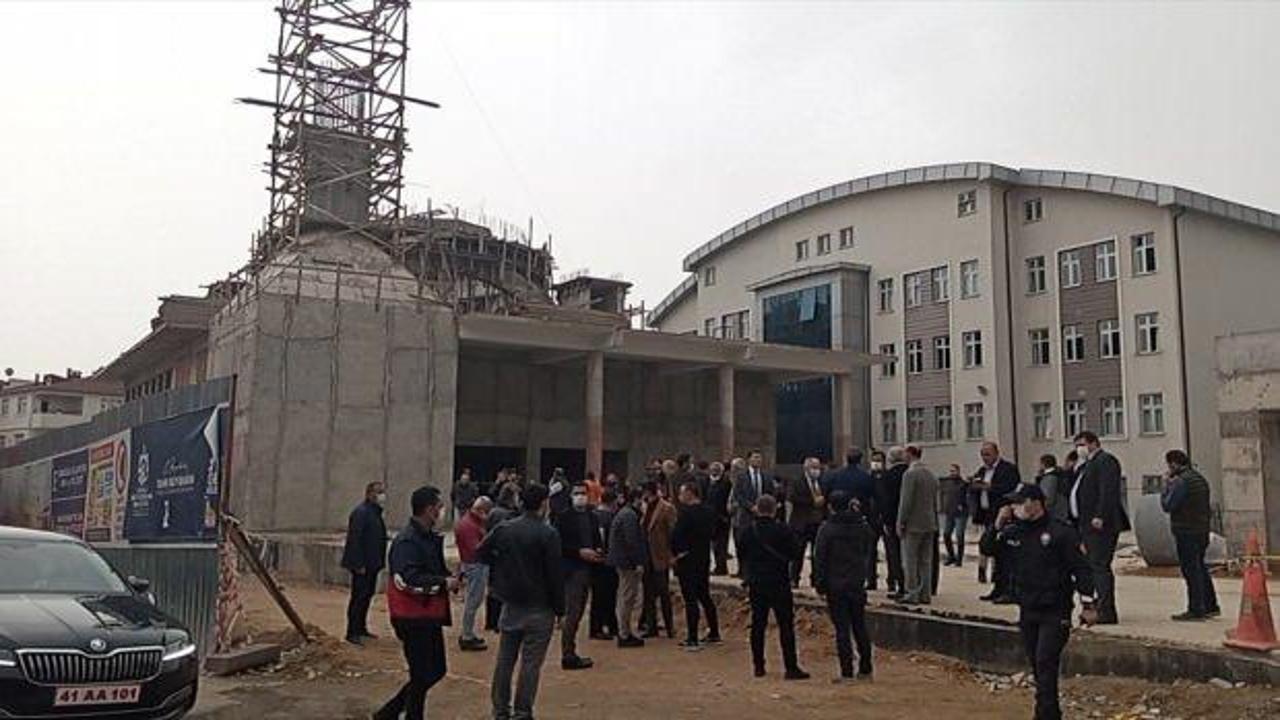 Cami inşaatında feci olay! Kubbe kalıbı &ccedil;&ouml;kt&uuml;: &Ccedil;ok sayıda yaralı var