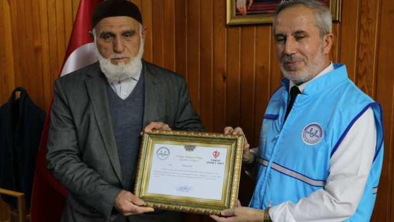Edirneli &ccedil;ift&ccedil;iden fedakarlık &ouml;rneği! &Ouml;ğrenciler Kur'an-ı Kerim &ouml;ğrensin diye bağışladı