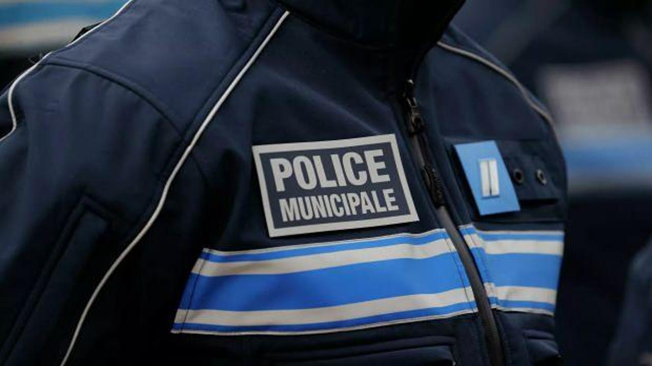 Fransa’da ninja kılığına giren saldırgan, 2 polisi kılıçla yaraladı