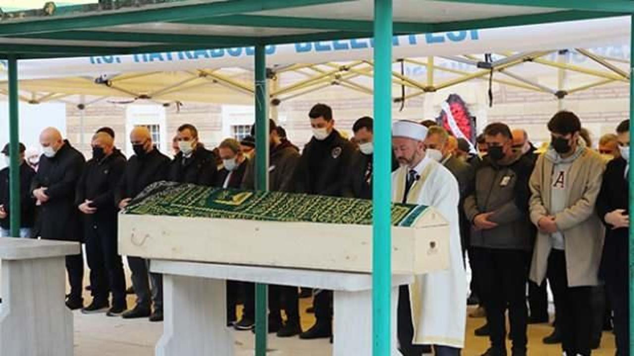 İstanbul'da 5. kattan d&uuml;şerek hayatını kaybeden doktor Tekirdağ'da toprağa verildi