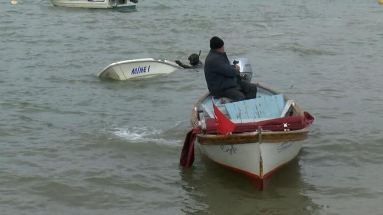 Tuzla'da lodos nedeniyle alabora olan tekneler kıyıya çıkartıldı 