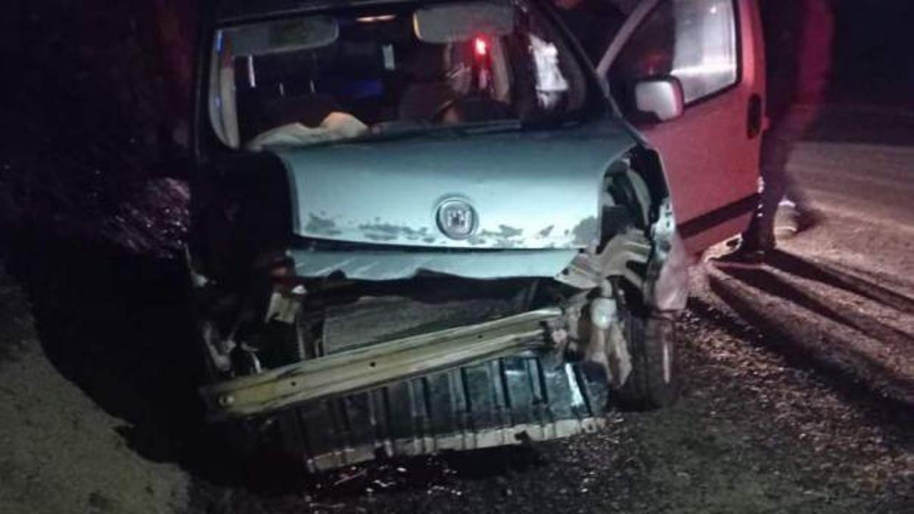 Bingöl’de araç duvara çarptı: 3 yaralı