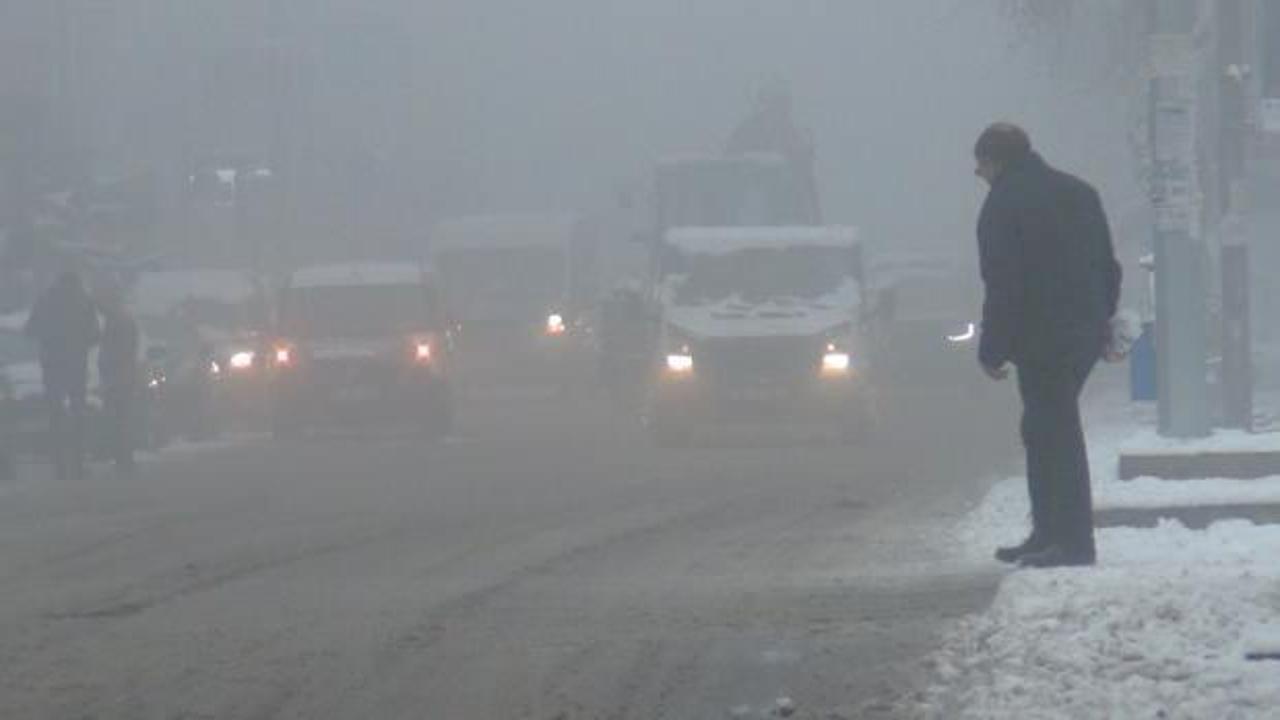 Kars’ta etkili olan sis sürücülere zor anlar yaşattı!