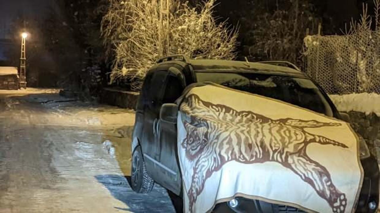 Termometreler eksi 25&rsquo;i g&ouml;sterdi, vatandaşlar donmaya karşı b&ouml;yle &ouml;nlem aldı!