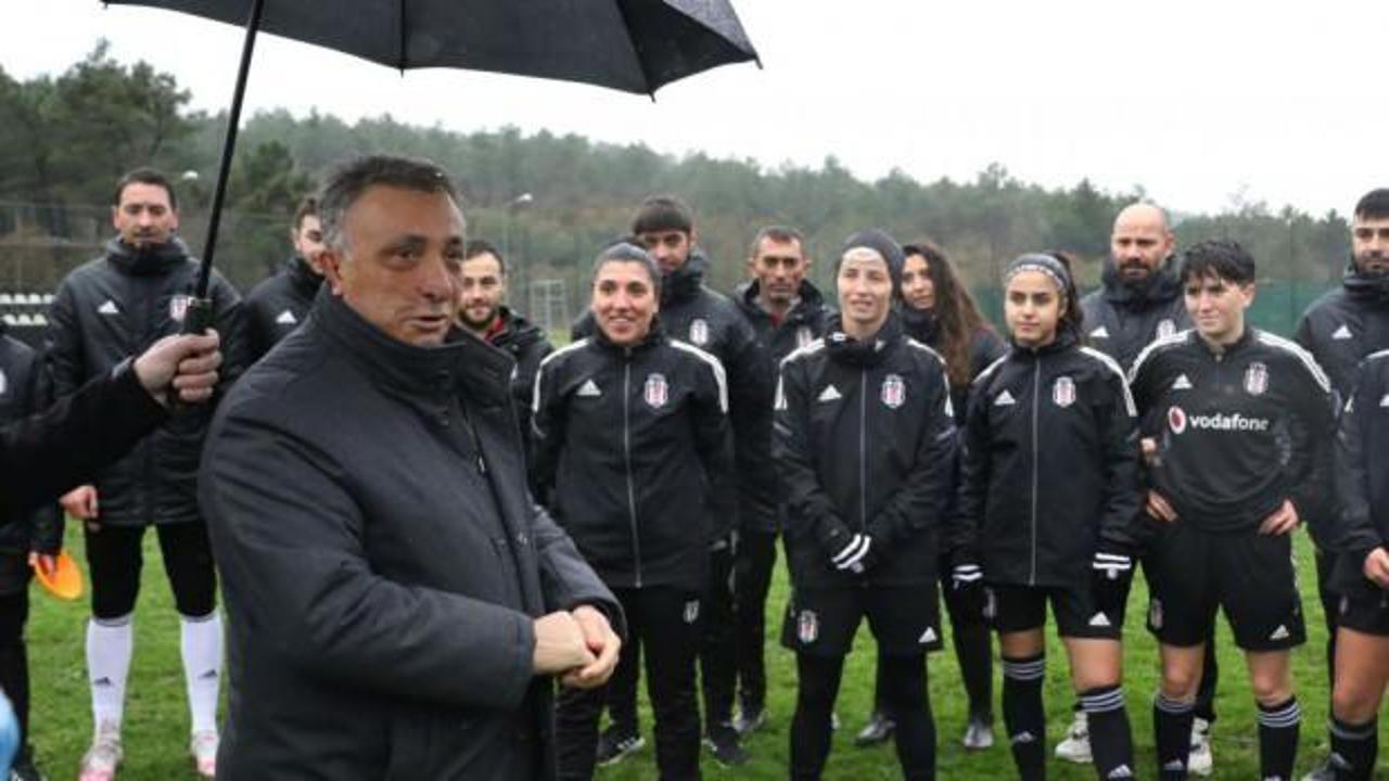 Ahmet Nur Çebi, kadın futbol takımı oyuncularıyla buluştu!