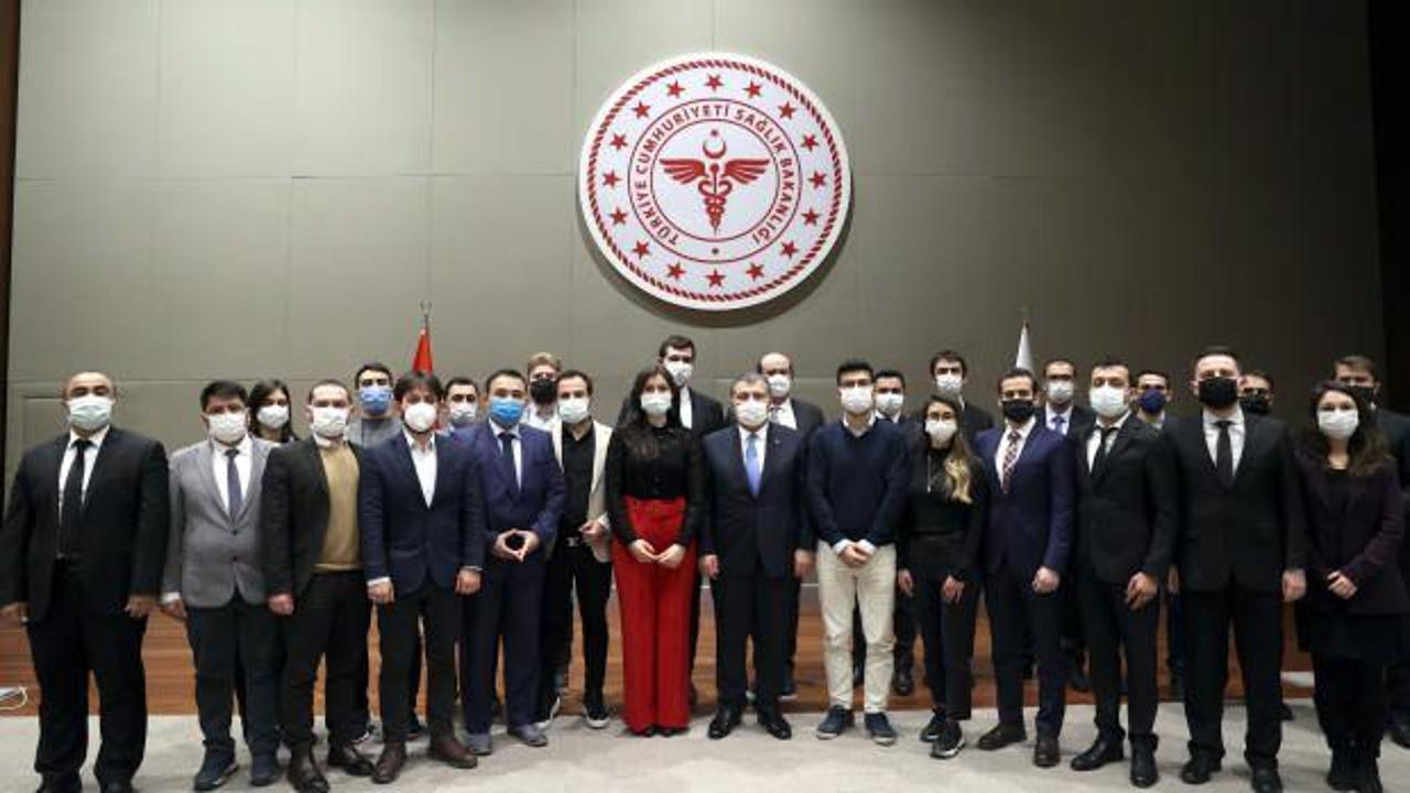 Bakan Koca asistan hekimlerin temsilcileriyle bir araya geldi