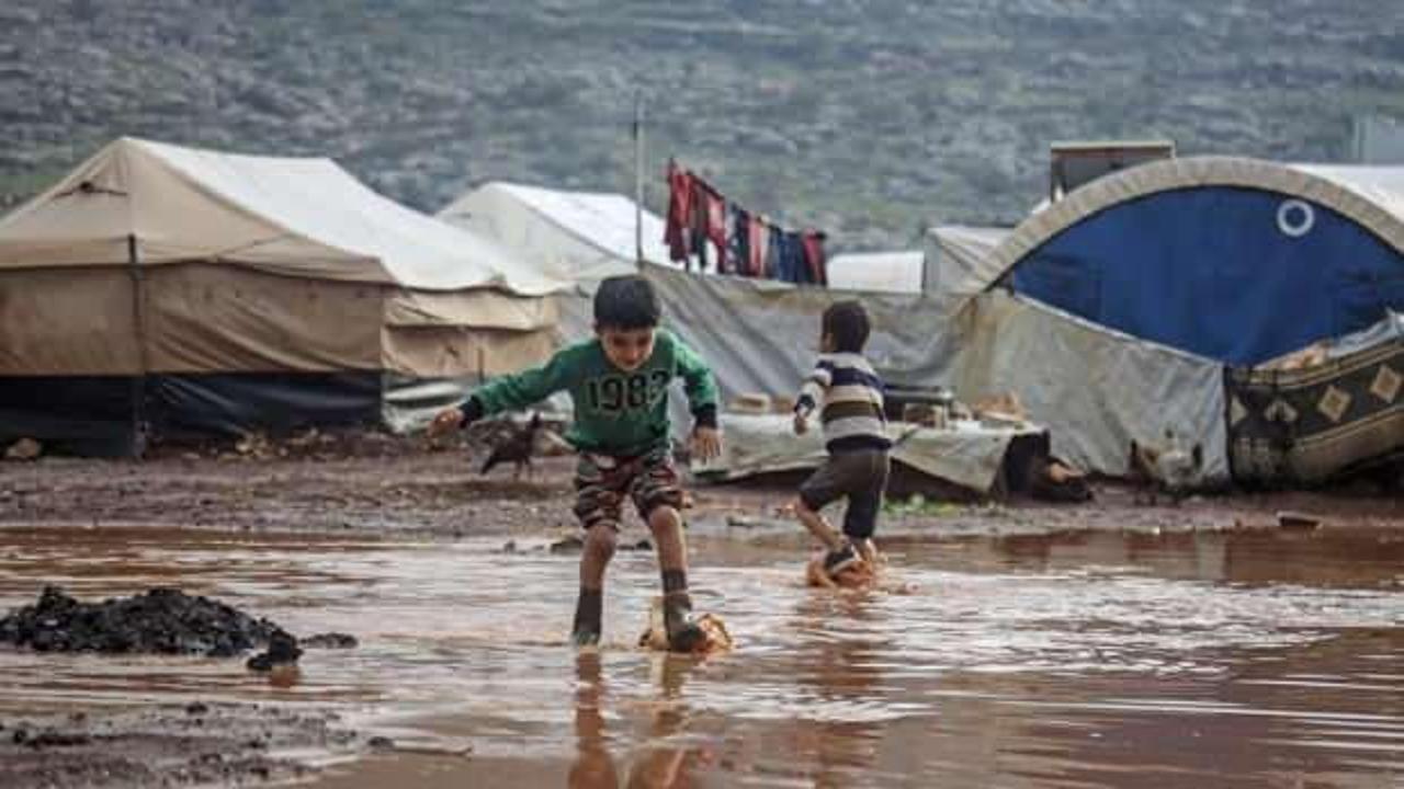 İdlib'de şiddetli yağışlar sonrası çadır kentler sular altında kaldı