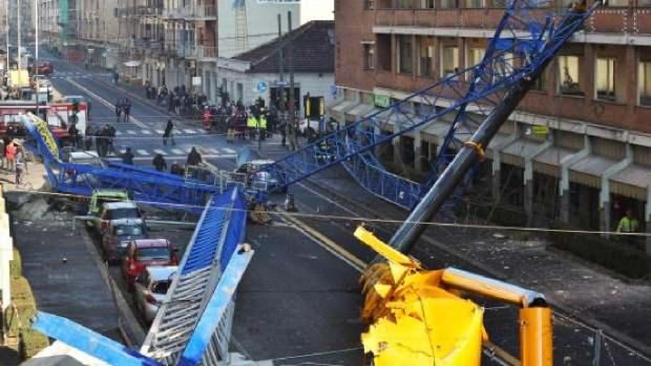 İtalya'da vinç devrildi: 3 kişi öldü