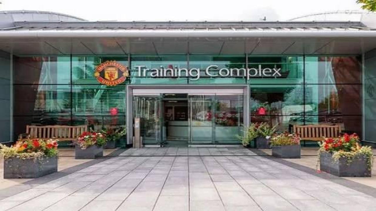 Manchester United koronavirüs nedeniyle kulüp tesisini kapattı