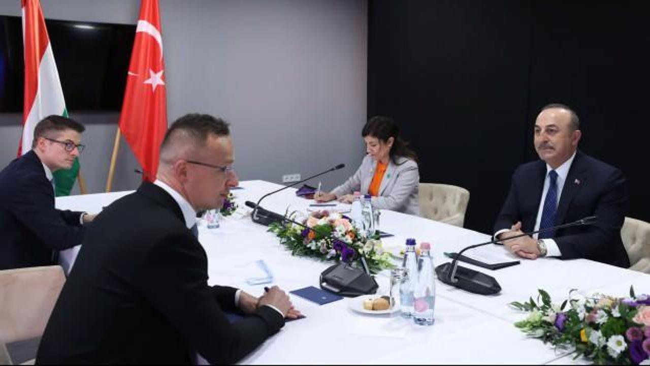Bakan Çavuşoğlu, Macaristan Dışişleri Bakanı Szijjarto ile görüştü