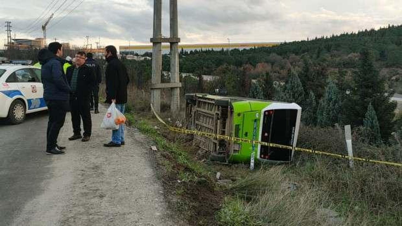 Kocaeli'de halk otobüsü devrildi: Yaralılar var