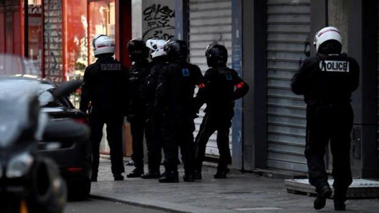 Paris'te 2 kadını rehin alan saldırgan gözaltına alındı