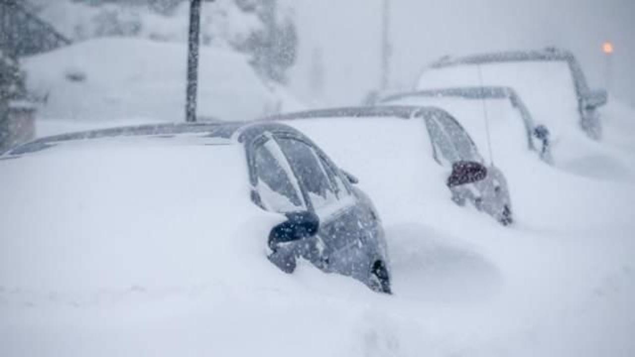ABD'nin batı eyaletlerinde kar fırtınası: Araçlar yollarda kaldı 