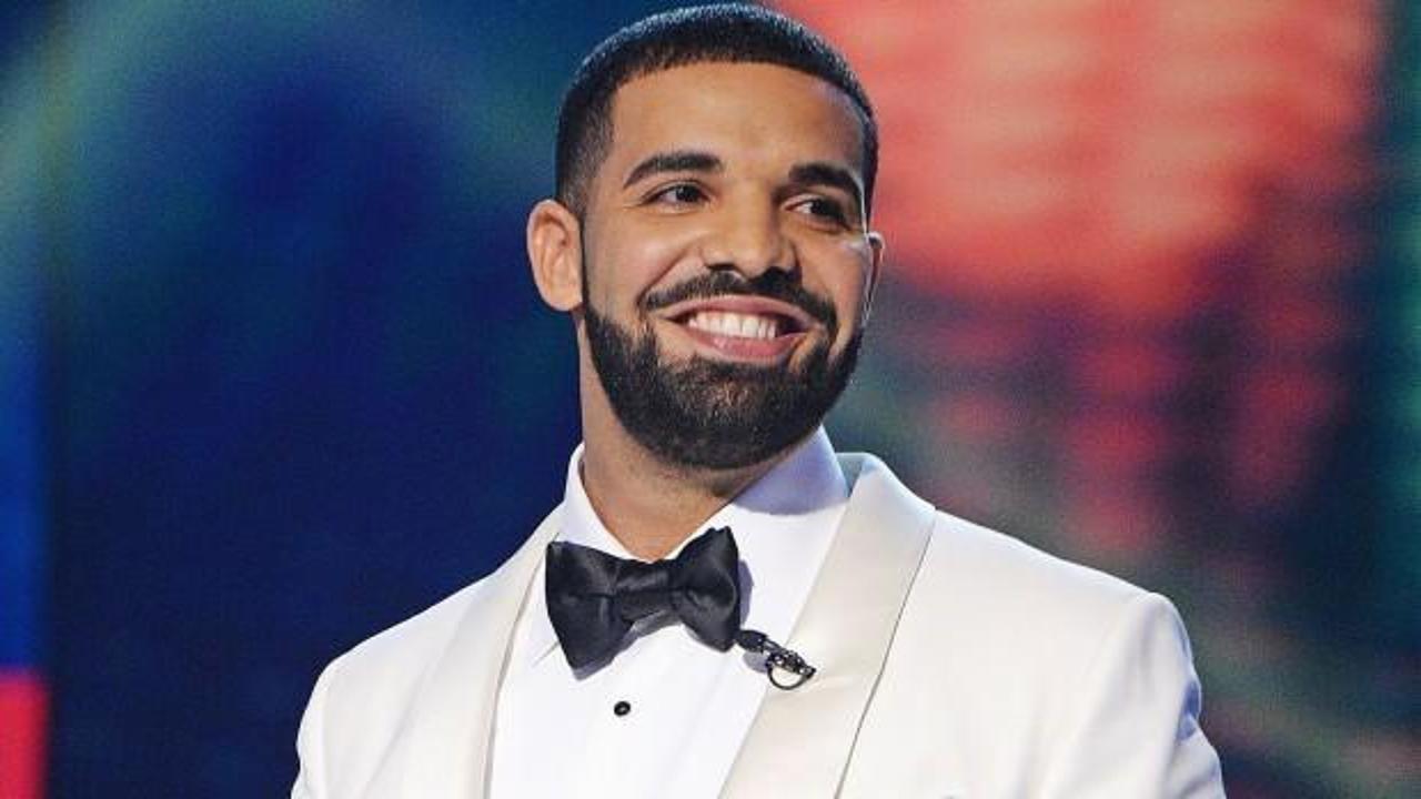 Dünyaca ünlü rapçi Drake'den şaşırtan hareket! Sokakta deste deste para dağıttı