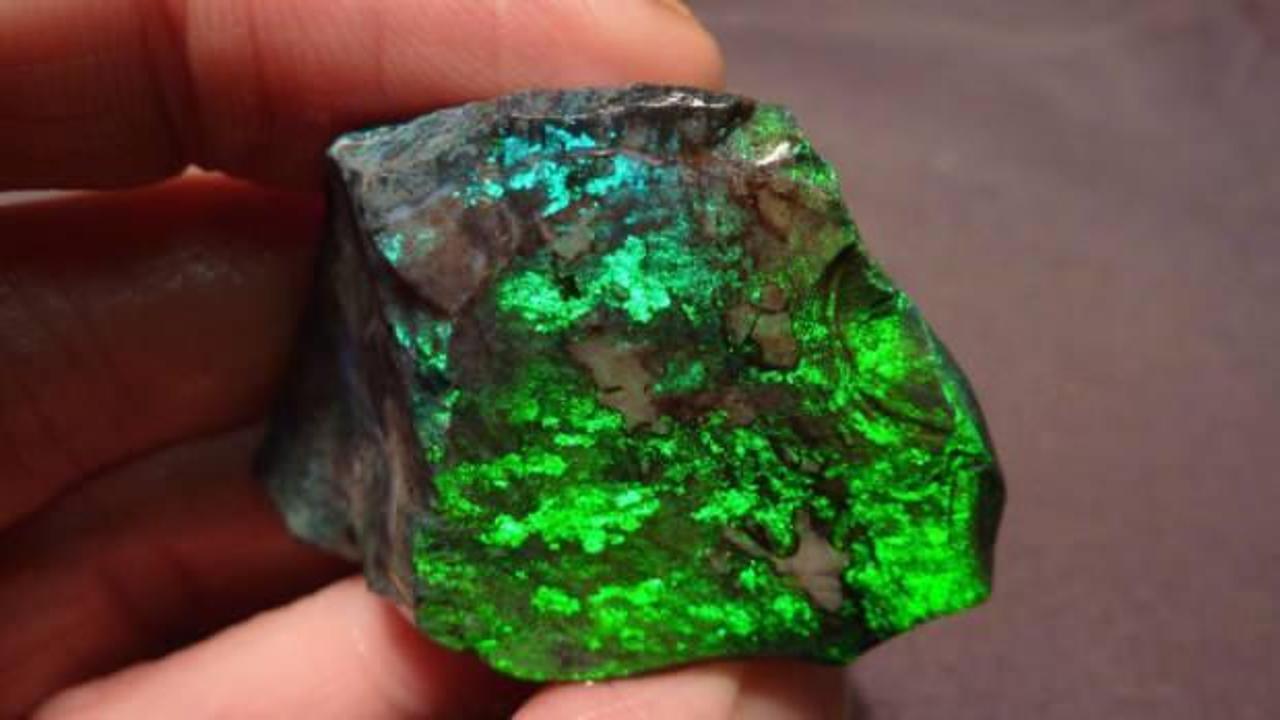 Dünyada 99 çeşidi bulunan opal taşının 36 çeşidi Türkiye'de çıkarılıyor
