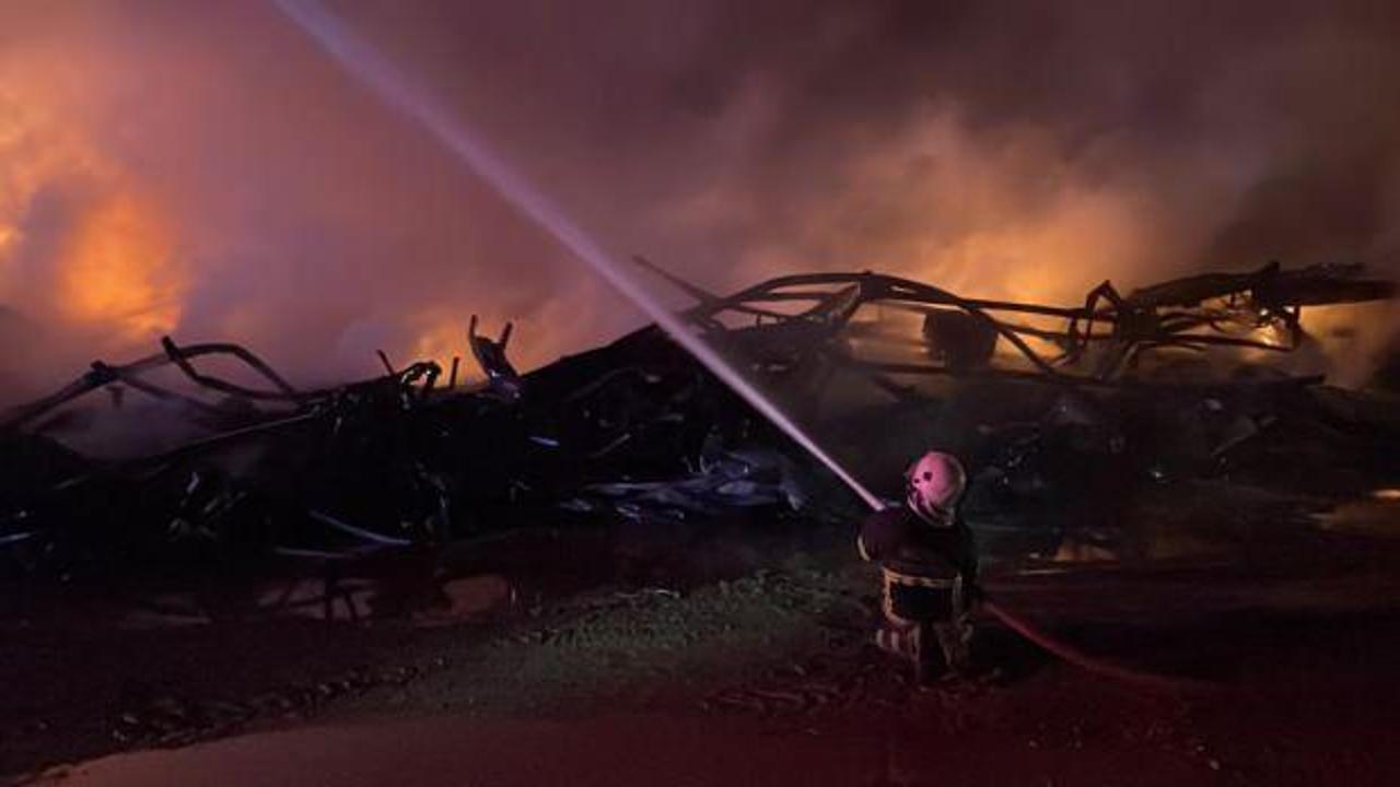 D&uuml;zce Valiliğinden fabrika yangını a&ccedil;ıklaması: Yangın kontrol altına alındı
