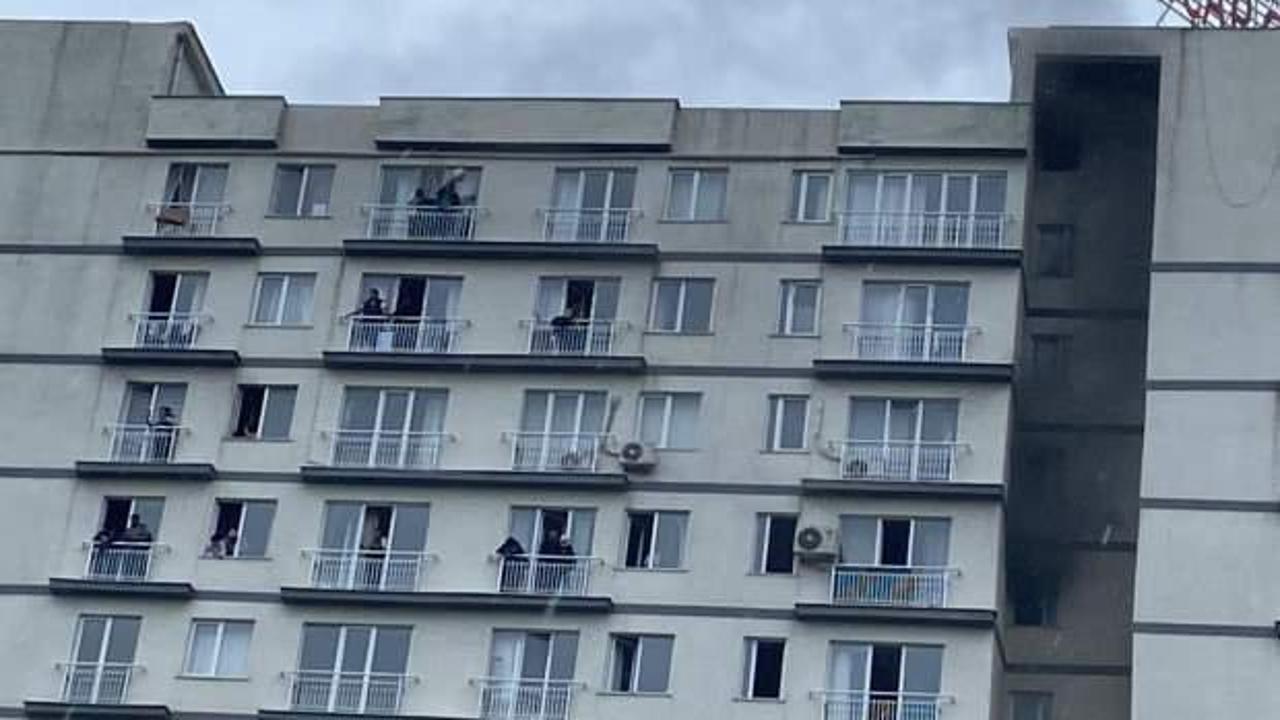 Esenyurt'ta 16 katlı rezidansta yangın