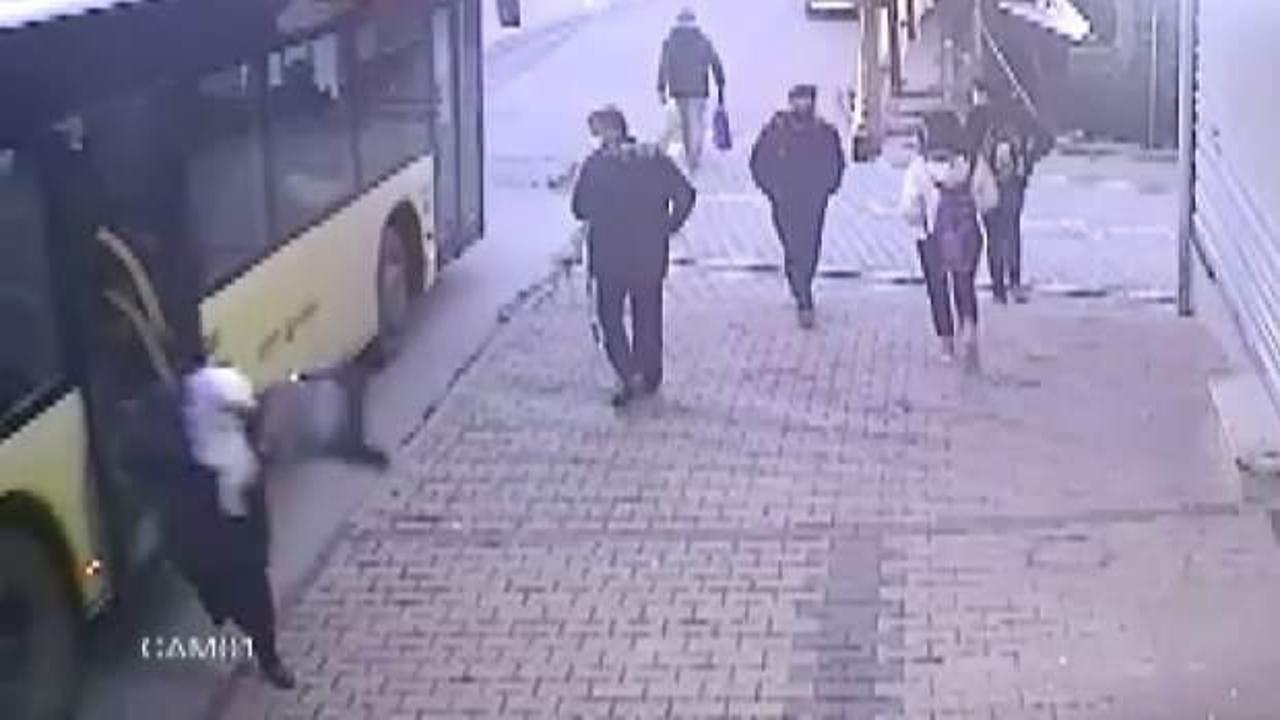 İETT şof&ouml;r&uuml;n&uuml;n dikkatsizliği az daha faciaya neden oluyordu: Yaşlı kadın &ouml;l&uuml;mden d&ouml;nd&uuml;!