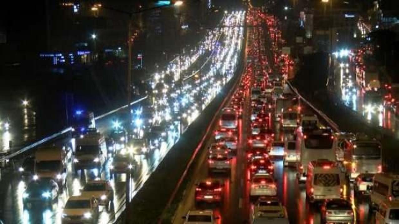 İstanbul'da trafik yoğunluğu yüzde 85