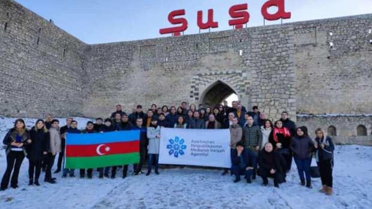 Şuşa'da Azerbaycan ve Türkiye bayrakları birlikte dalgalanıyor
