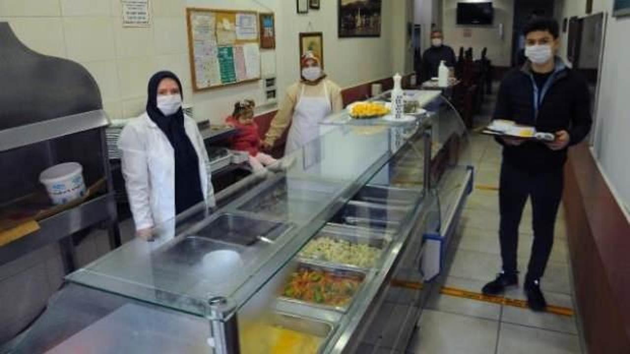 &Ccedil;alıştığı restoranı satın aldı, ailesiyle beraber işletiyor