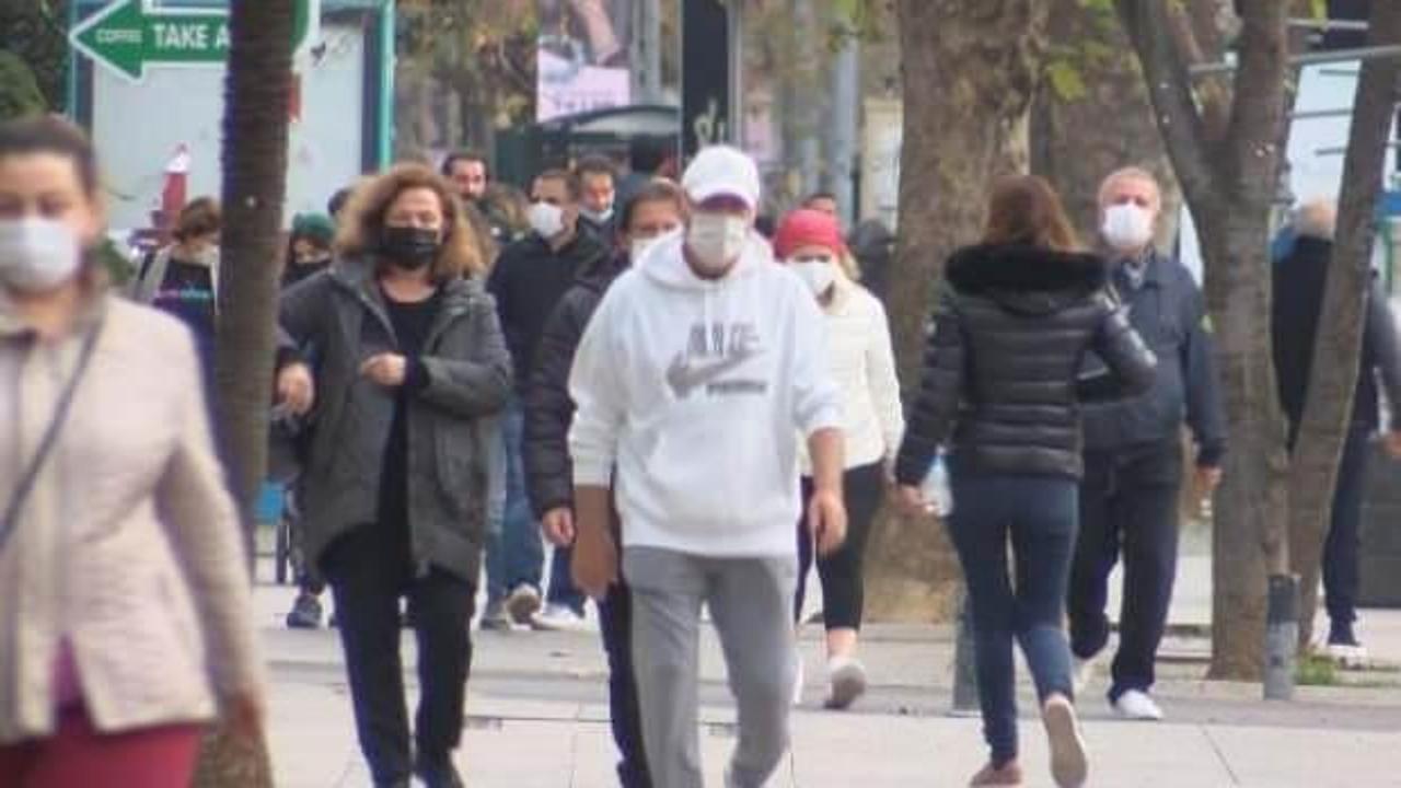 Sokağa &ccedil;ıkma kısıtlaması hi&ccedil;e sayıldı! Cadde doldu taştı 