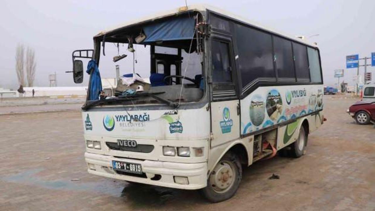 Afyonkarahisar'da yolcu midibüsü devrildi, 28 kişi yaralandı