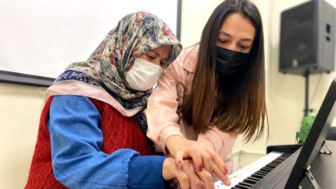 Alzaymır hastalarına piyano eğitimiyle hafıza jimnastiği