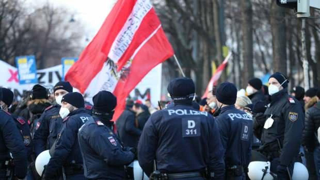 Avusturya'da 40 bin gösterici Kovid-19 önlemlerine tepki gösterdi